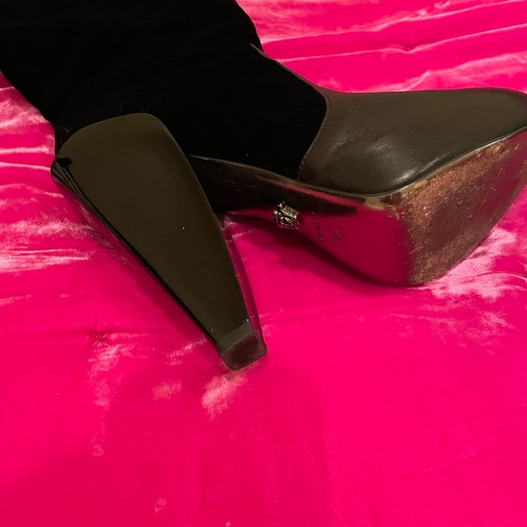 VERSACE CHRYSTAL-EMBELLISHED CROSS VELVET and LEATHER KNEE BOOTS 38 1/2 / 8.5. - Picture 7 of 12